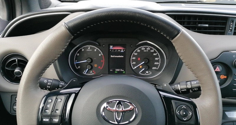 Toyota Yaris cena 59900 przebieg: 34622, rok produkcji 2017 z Grudziądz małe 211